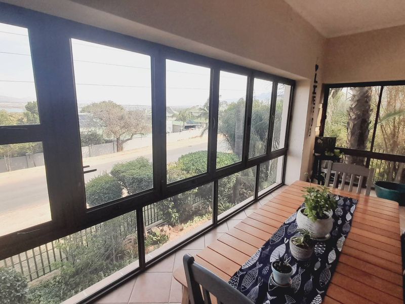 "Experience Serenity: Kosmos Ridge Estate with Scenic Dam Views" - Photo 8