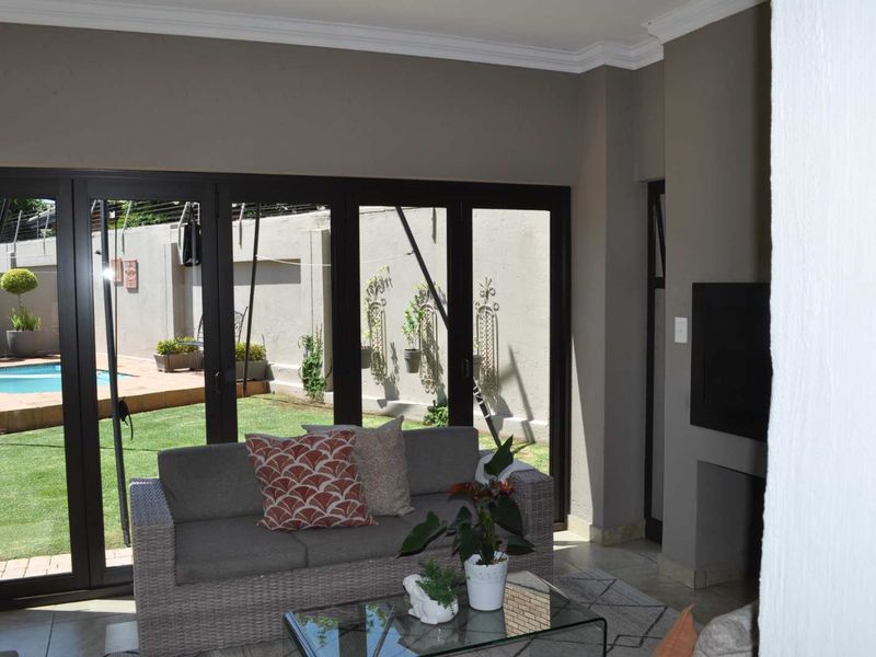 UPMARKET HOME FOR SALE IN SECURITY COMPLEX IS PRETORIA EAST - Photo 9