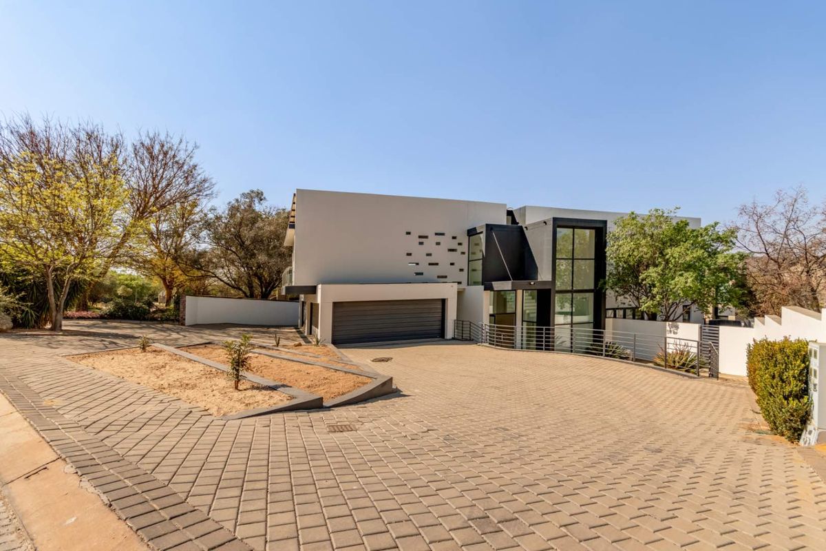 Ultra Morden enormous house available for sale - Photo 2