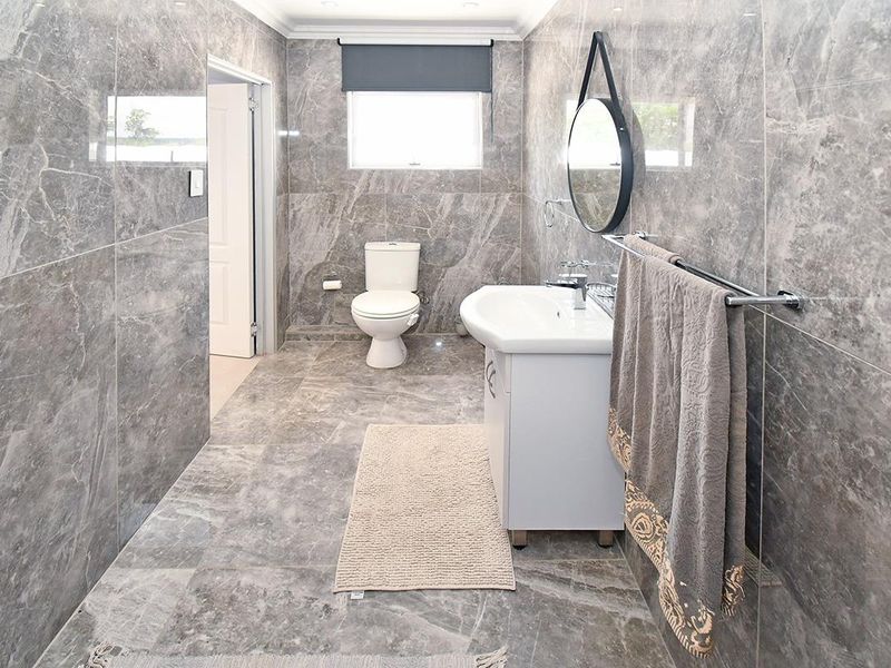 SPACIOUS ULTRA MODERN SECURE STUDIO FLATLET FURNISHED PARKMORE FOR RENT - Photo 4