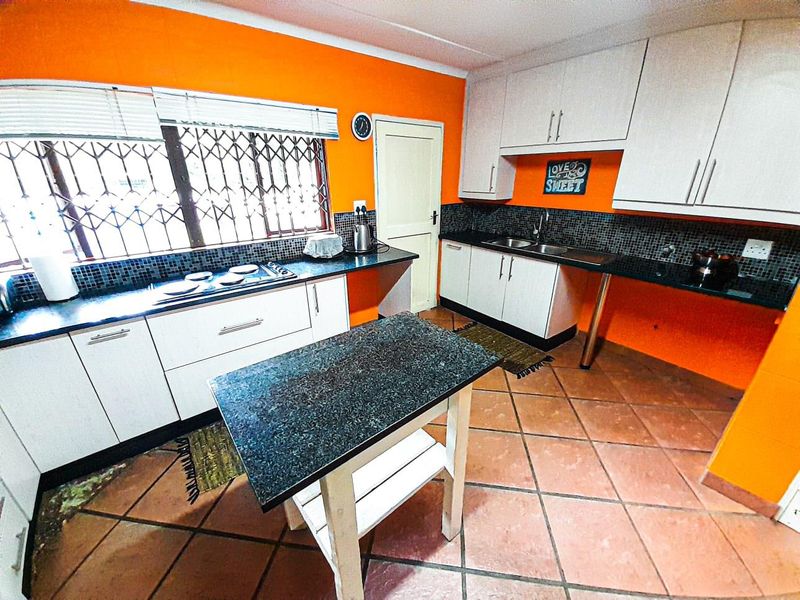 Phenomenal family house for a large family - Photo 6