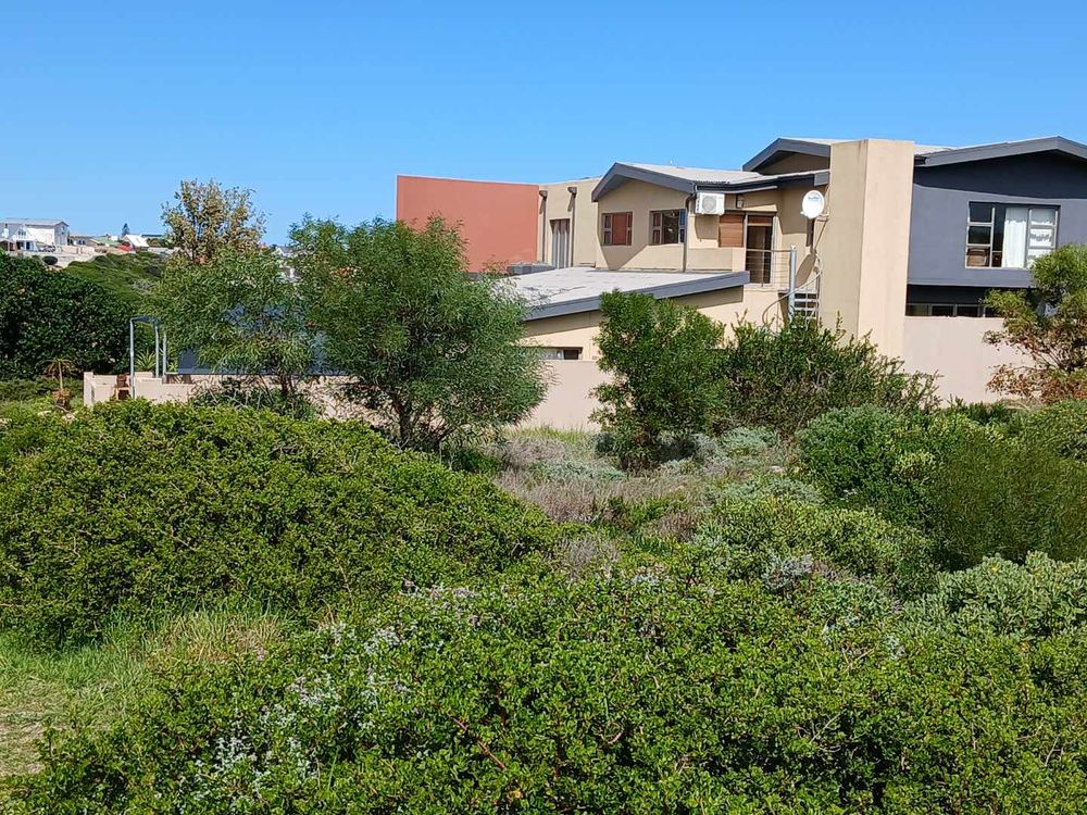 Upmarket House - one House away from our Plot.