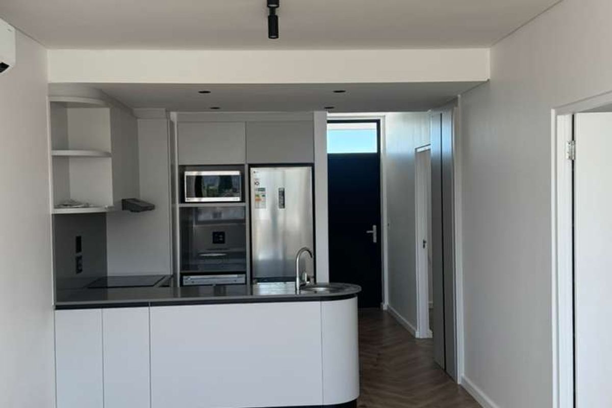 Brand New 2 Bedroom, 2 Bathroom Apartment, Semi-Furnished & move in ready! - Photo 3