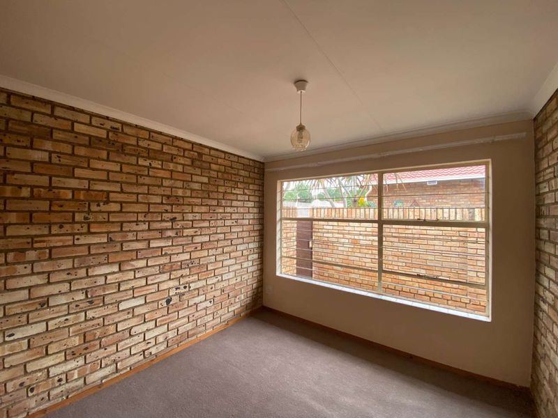 Cosy Townhouse for grabs - Photo 7