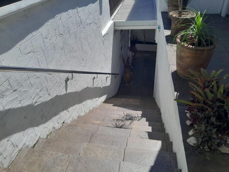 4 Bedroom House for sale in Silverglen - Photo 6