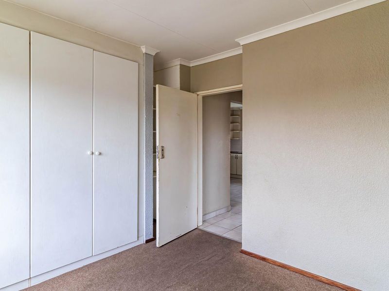 Perfect First time Buyer Home in a secure Complex - Photo 7