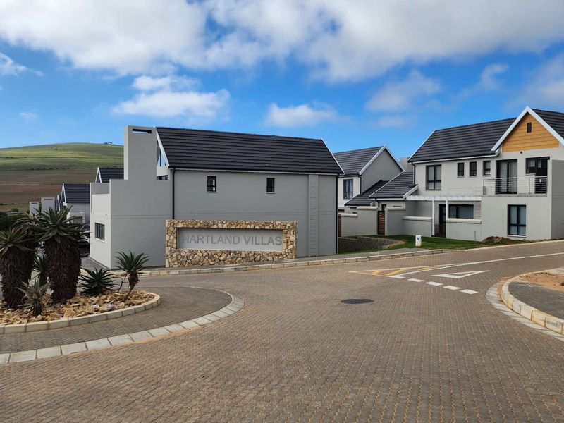 HARTLAND VILLAS - **Long-Term Rental Available from July 1st** - Photo 2