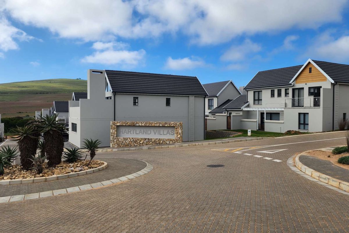 HARTLAND VILLAS - **Long-Term Rental Available from July 1st** - Photo 2