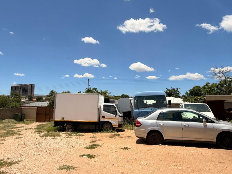 4 House for sale in Windhoek North with 3 Rooms outside - Photo 7