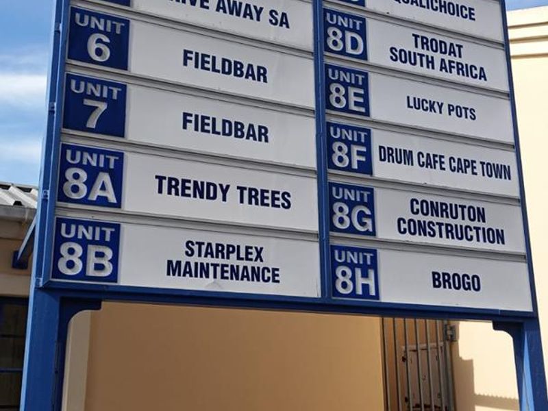 198m2 TO LET HIGHLY VISIBLE, DRIVE-IN ACCESS : RETAIL / OFFICE / WAREHOUSE / - Photo 3