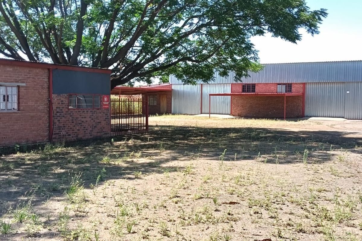 PROPERTY WITH GREAT INCOME. EXCELLENT OPPERTUNITY.DONT DELAY. - Photo 5