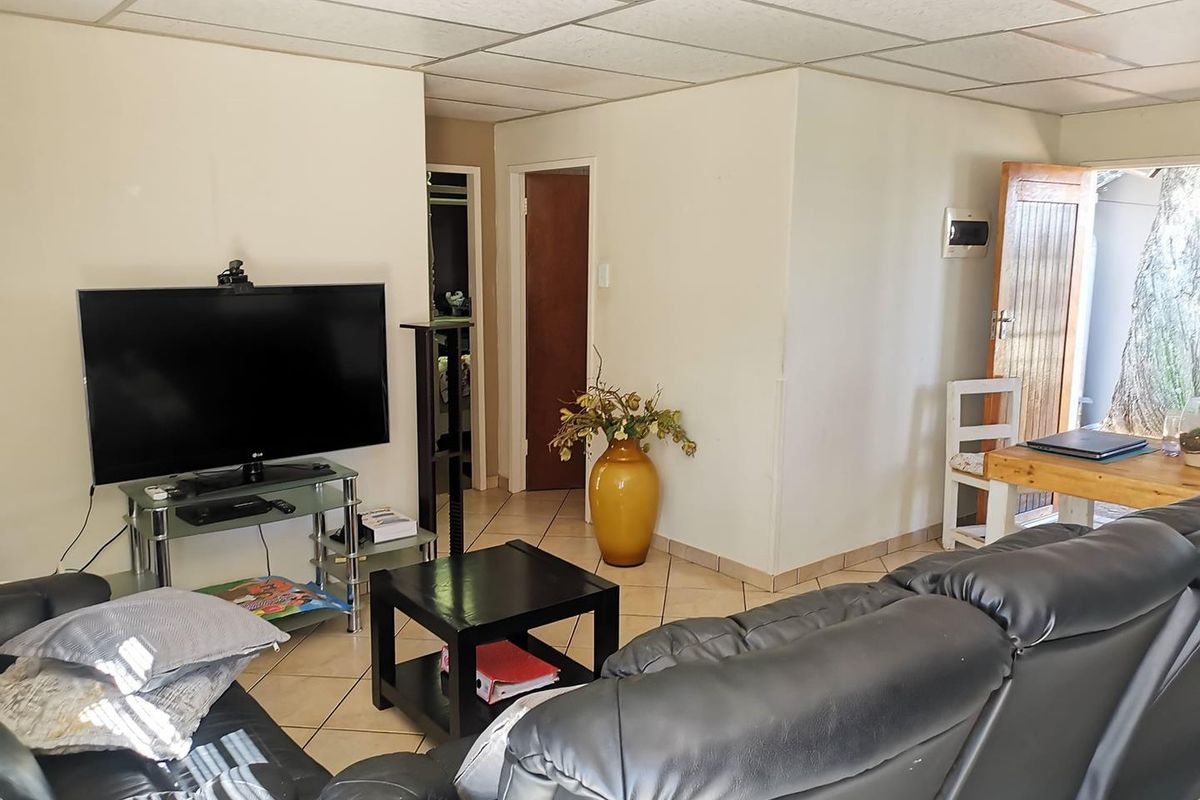Charming 3-Bedroom Garden Cottage To Rent, Benoni North - Photo 3