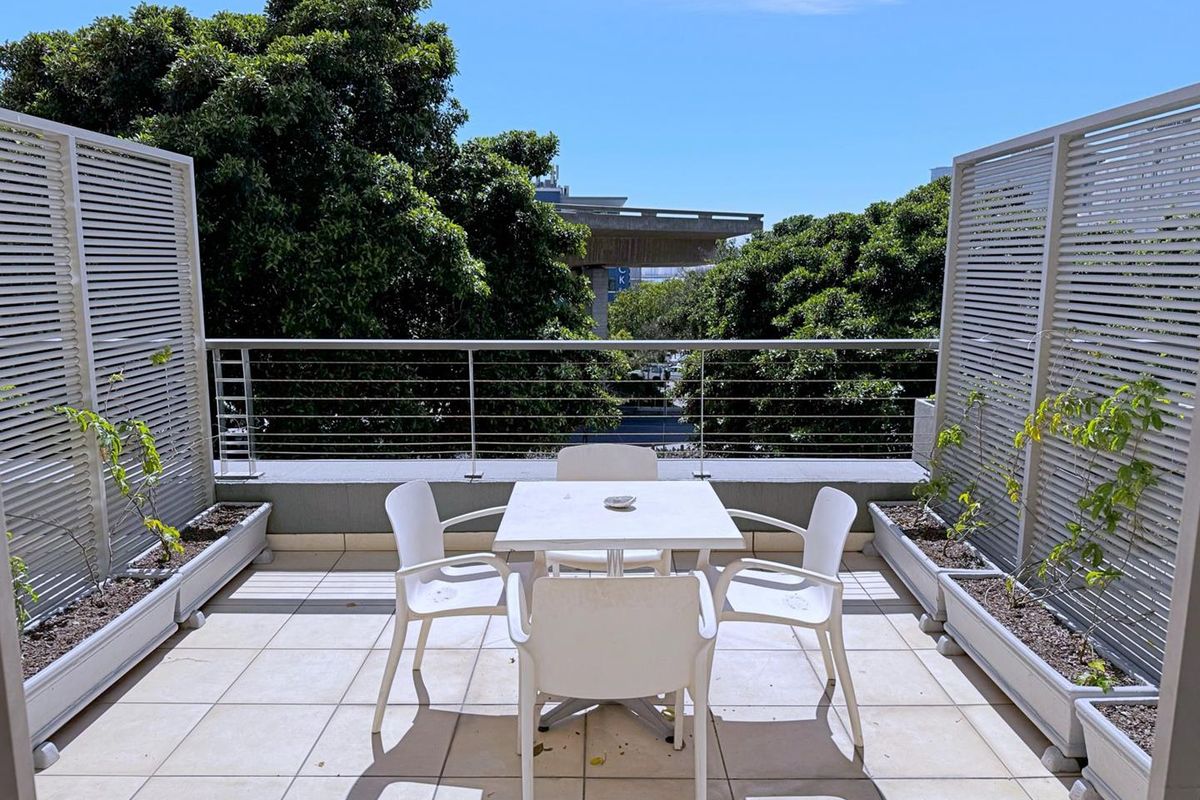 Luxury Fully Furnished Studio Apartment in the heart of Everything - Photo 5