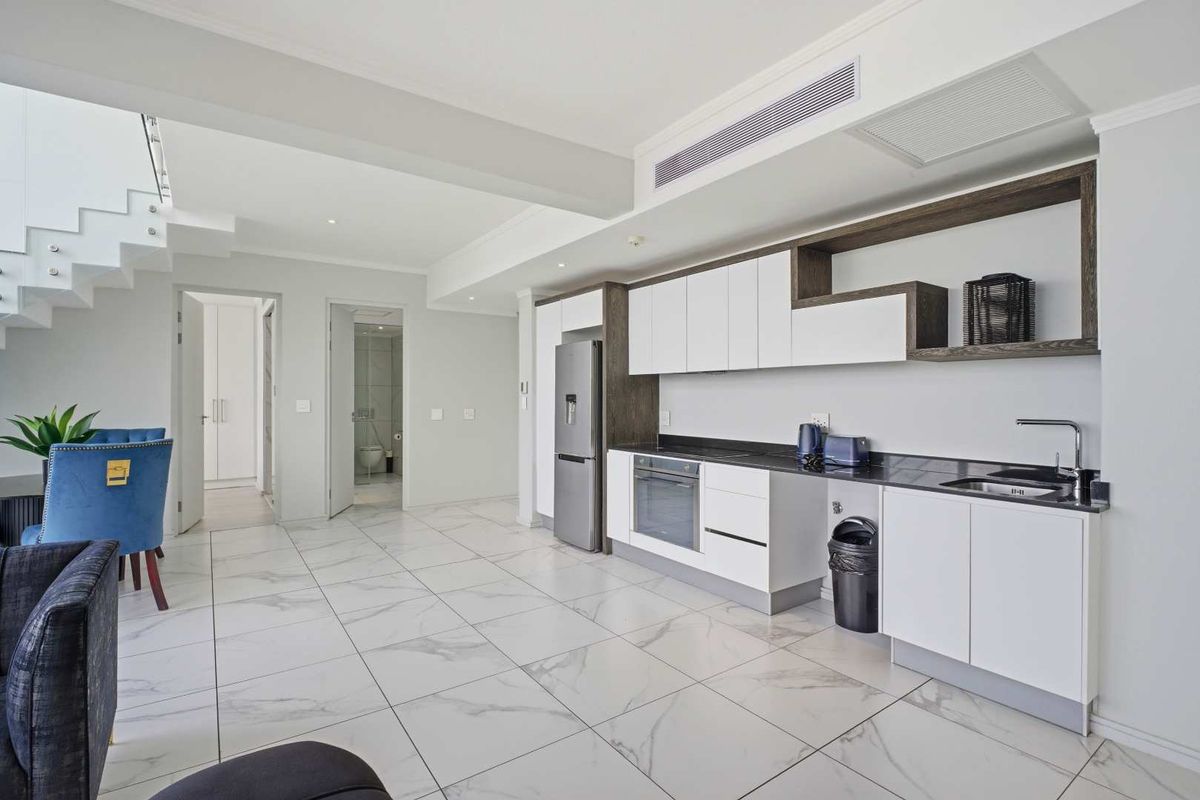 Sky-High Living: Stunning Sandton Penthouse with Panoramic Views - Photo 5