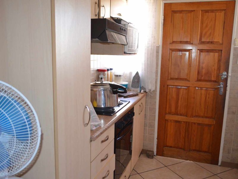 Townhouse for Sale in Rocky Crest! - Photo 2