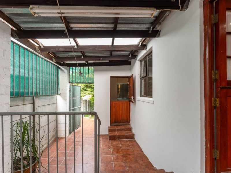 Bright & Spacious 3-Bedroom Home with Stunning Sea Views - Photo 8