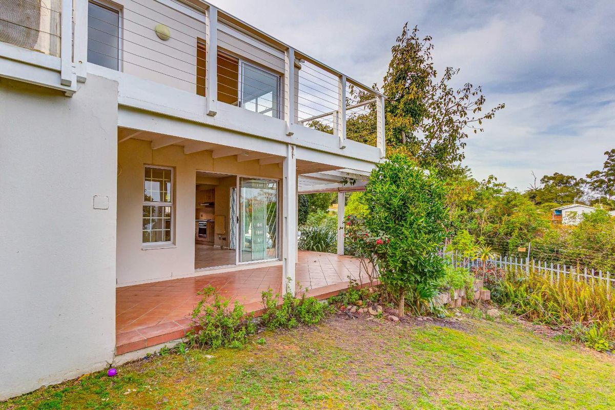 Charming two bedroom Townhouse with lagoon views in secure Knysna Estate - Photo 3