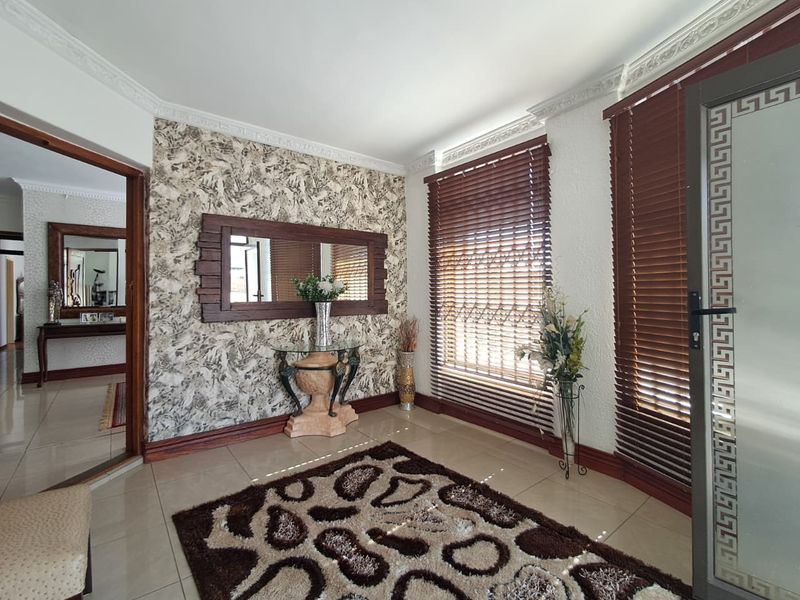 4 Bedroom House for Sale in Brackendowns - Photo 3