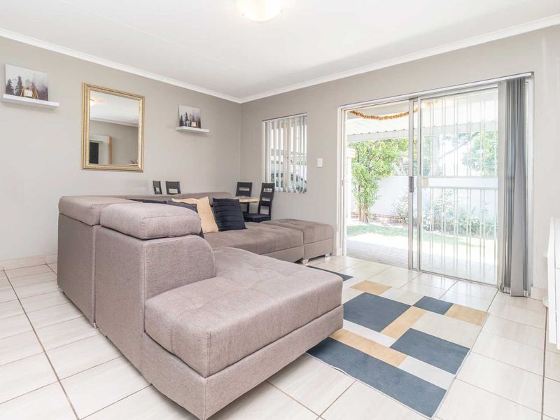 Modern 2-Bedroom Townhouse in Secure Appletree Lane, Northwold – Move-In Ready - Photo 2