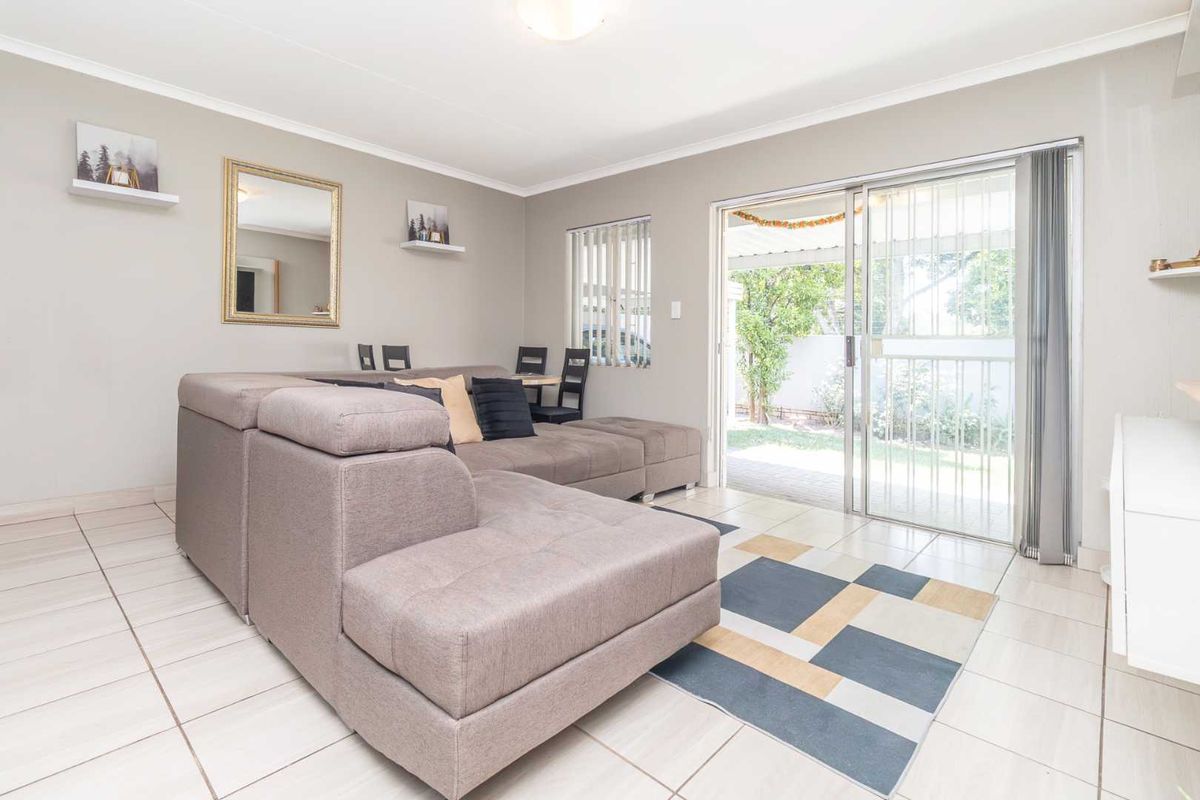 Modern 2-Bedroom Townhouse in Secure Appletree Lane, Northwold – Move-In Ready - Photo 2