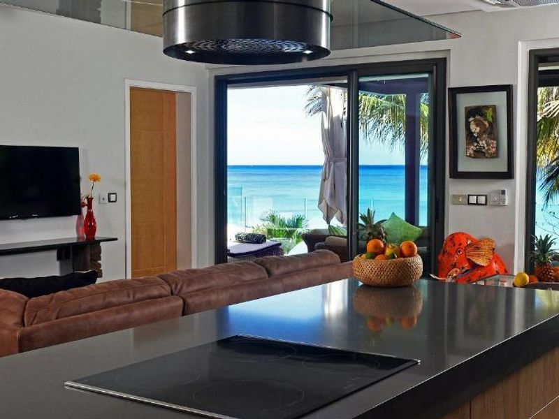 Azure Serenity: A Sanctuary Between Sea and Sky - Photo 6