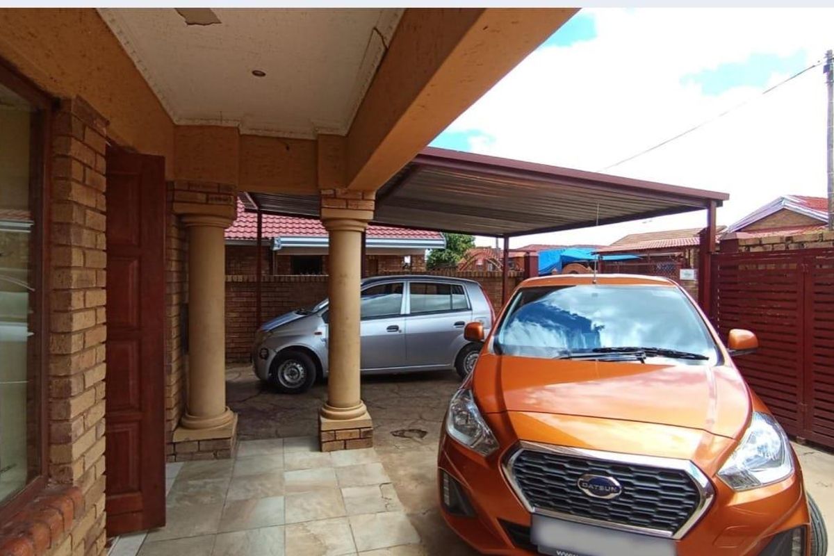 3 Bedroom House for Sale in Soshanguve, Pretoria - Photo 2