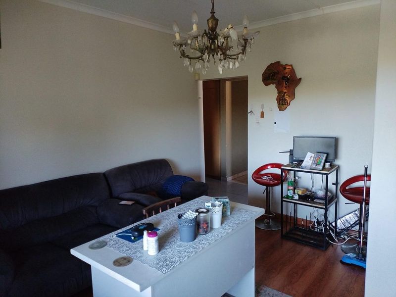 3 Bedroom House for Sale in Silverglen - Photo 5
