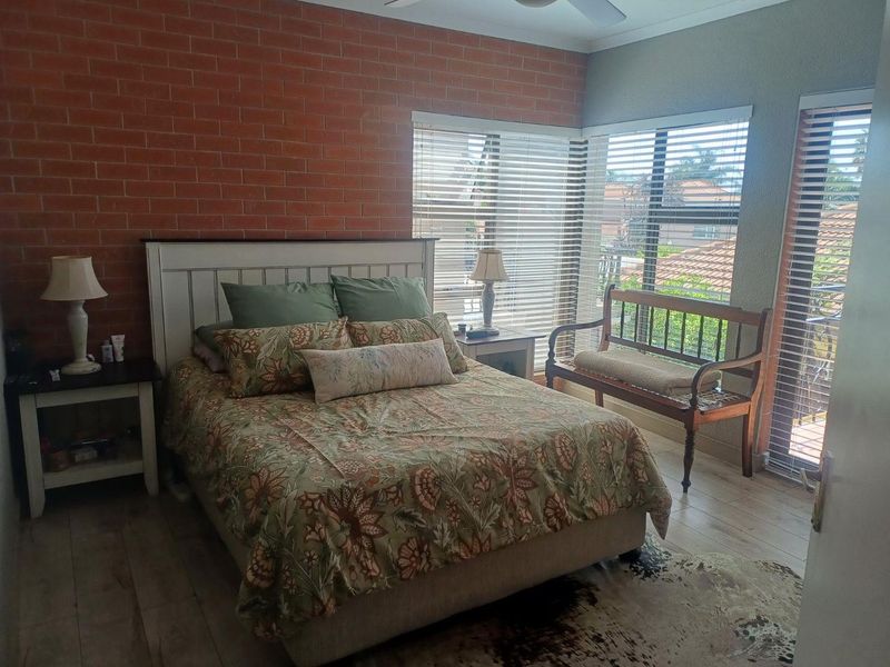 Exquisite Newly Renovated Cluster in a Prestigious Secure Estate - Photo 8