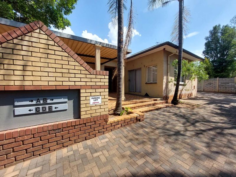 Room to rent in Menlo Park - Photo 1