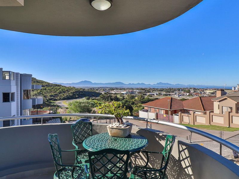 Retreat to serenity in style: Your dream apartment awaits - Photo 4