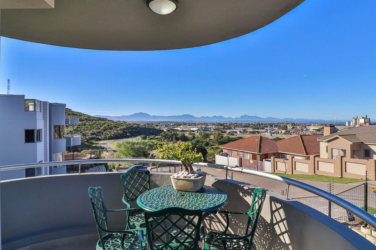 Retreat to serenity in style: Your dream apartment awaits - Photo 4