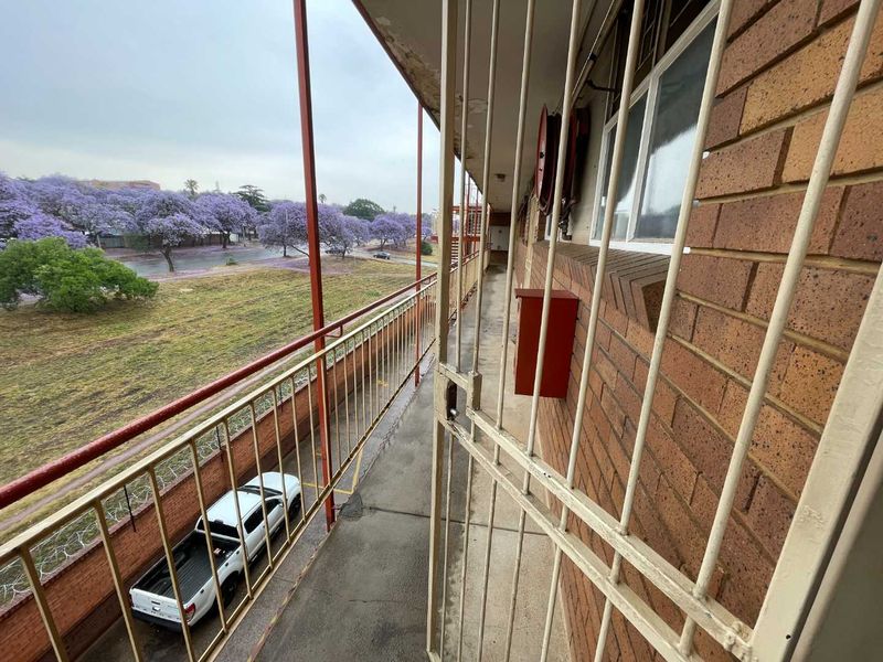 2 Bedroom apartment for sale in Pretoria West - Photo 4