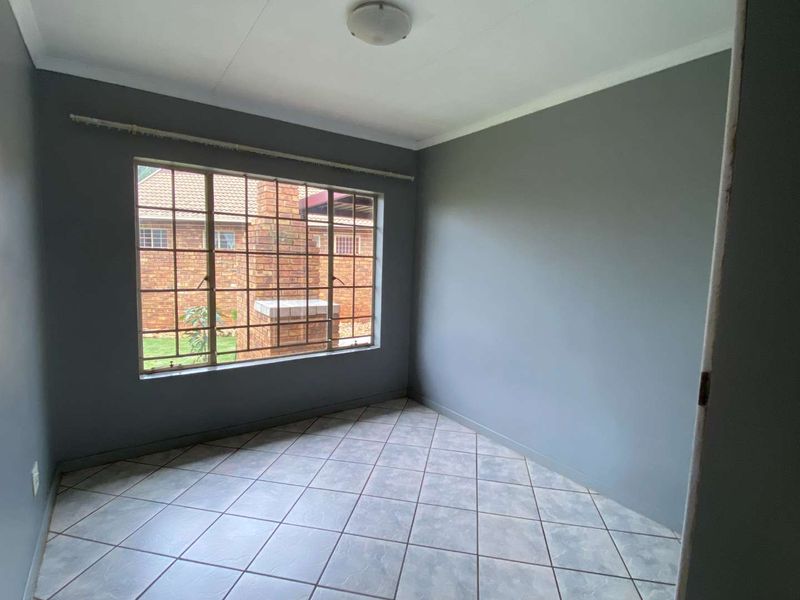 2 Bedroom Townhouse in Highveld. - Photo 8
