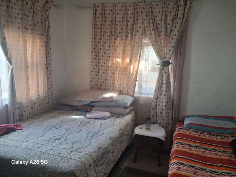 Spacious Family Home with Income-Generating Granny Flat - Photo 9