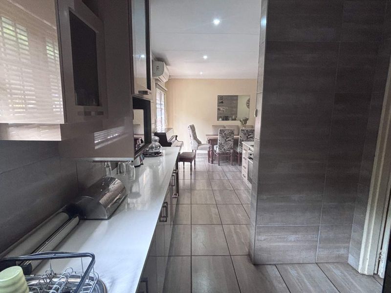 3 Bedroom House for Sale in Chasedene Estate, Pietermaritzburg - Photo 8