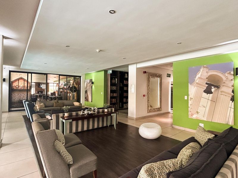 3 Bedroom, 2 bathroom unit in popular De Velde - Photo 3