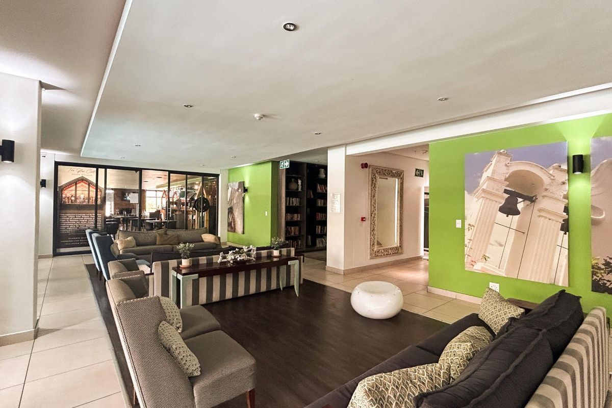 3 Bedroom, 2 bathroom unit in popular De Velde - Photo 3