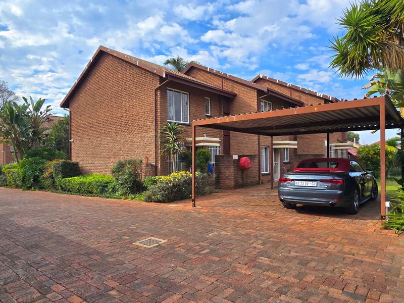 Ideal Investment: Spacious 2-Bedroom, Low Maintenance - Photo 1