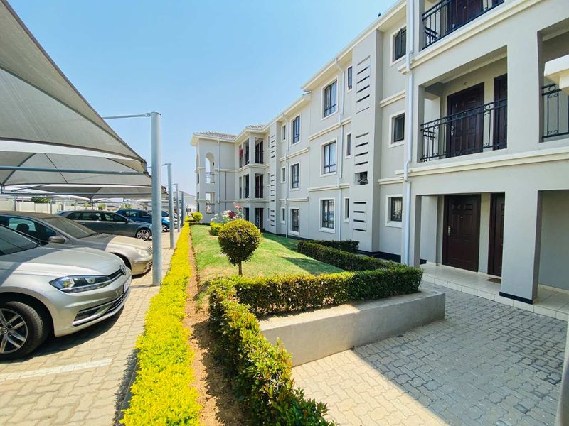 A Luxurious 2 Bed Apartment for Sale in Summerset - Photo 2