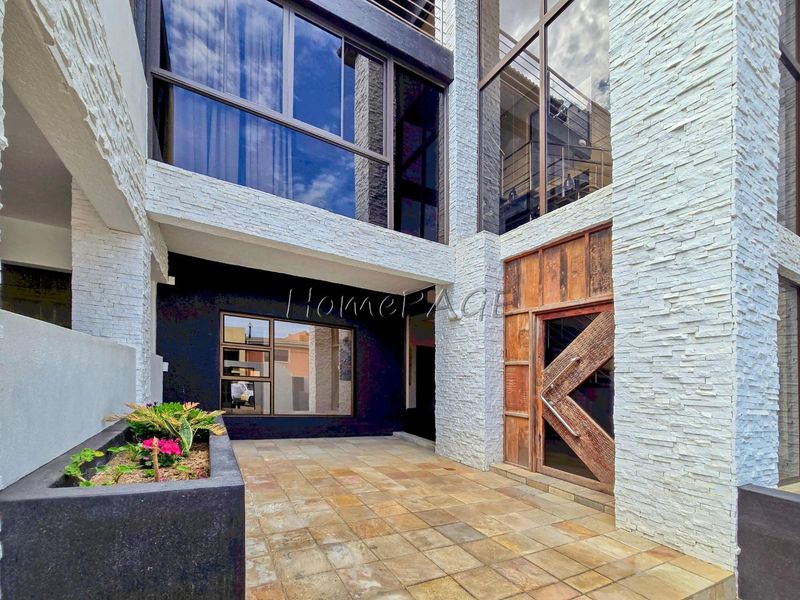 Long Beach, Proper, Walvis Bay: 4 Bedr Contemporary home is for Sale - Photo 3