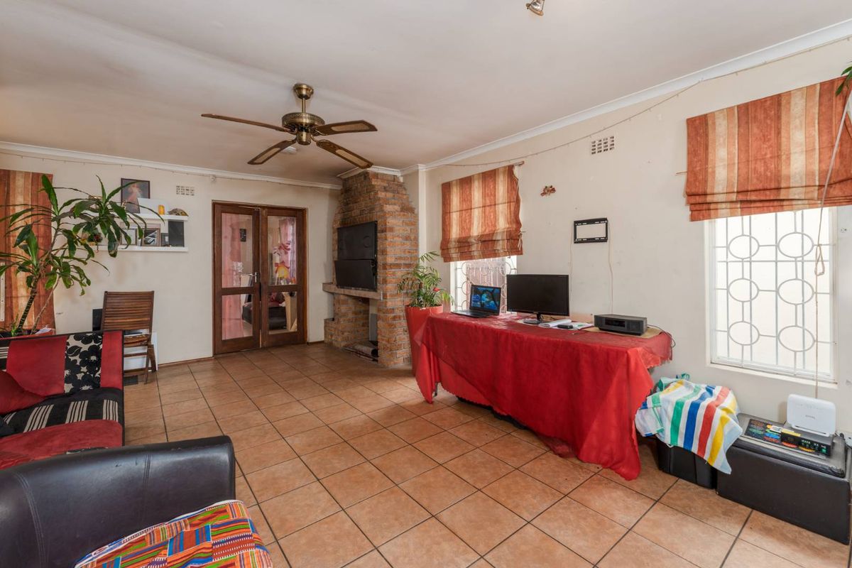 Charming 3-Bedroom Home in a Cul-de-Sac | Great Value & Potential - Photo 4