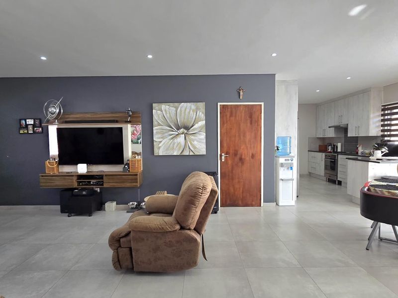 3 Bedroom Townhouse Cluster Home for Sale in New Redruth - Photo 6