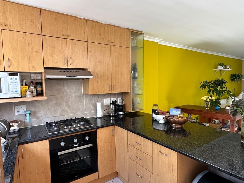 Spacious Townhouse In Popular Security Estate - Photo 9