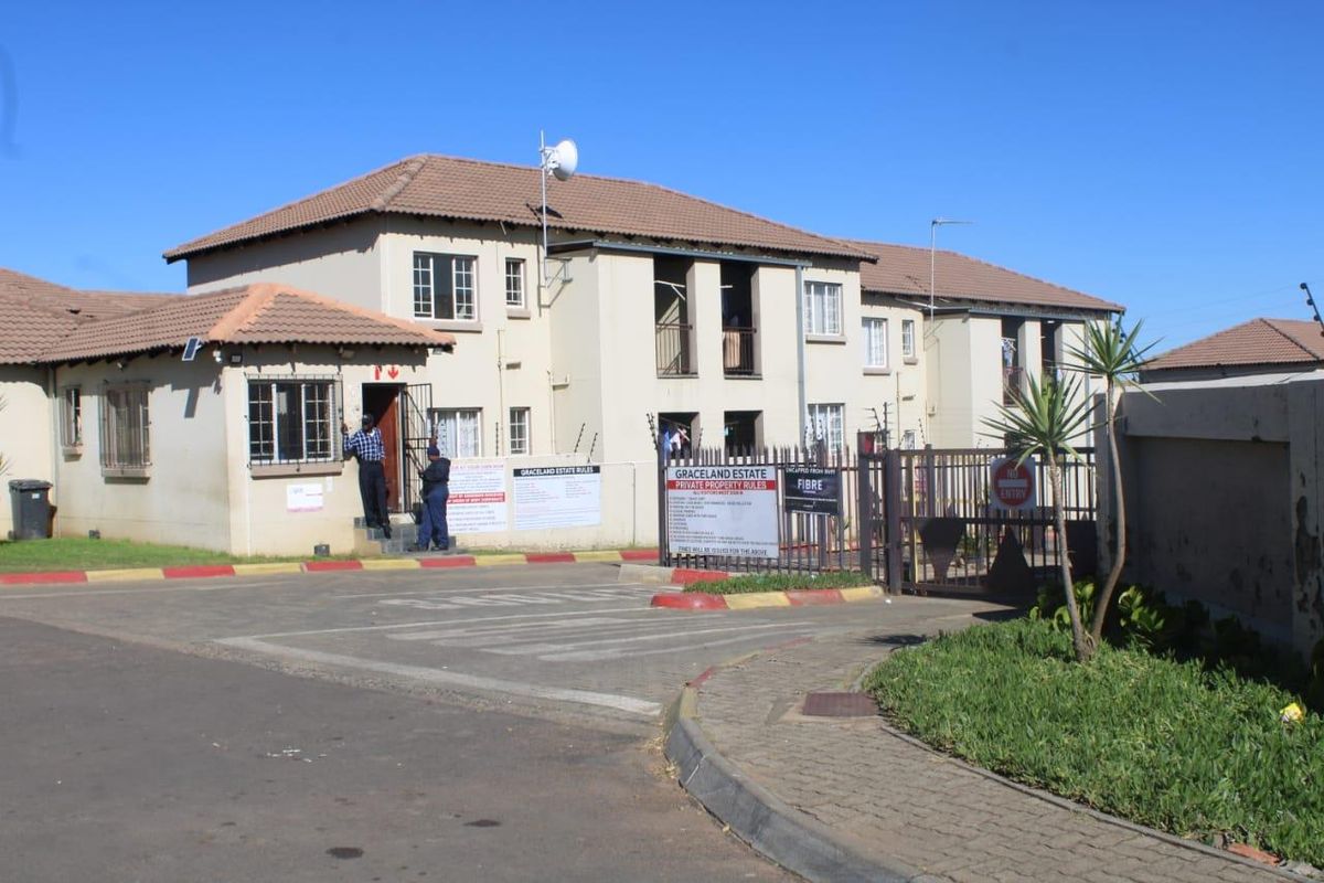 Apartment Flat for Sale in Graceland Germiston South - Photo 4