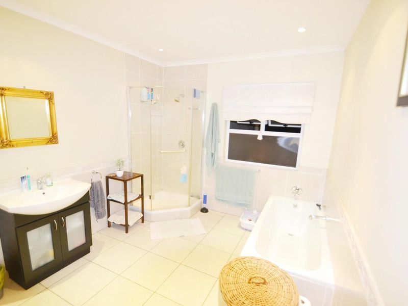 FULLY FURNISHED SPACIOUS 1 BED  1 BATH FLATLET PARKMORE - Photo 9