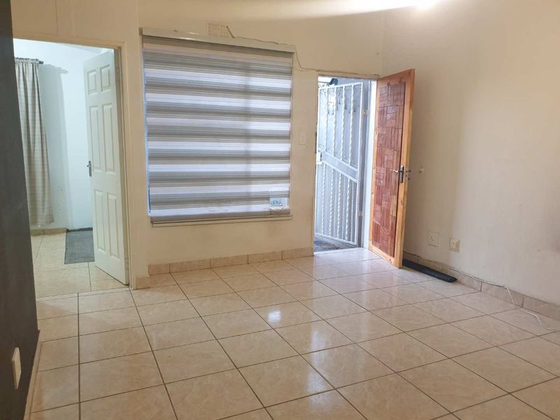 3 Bedroom unit with Private Garden - Photo 9