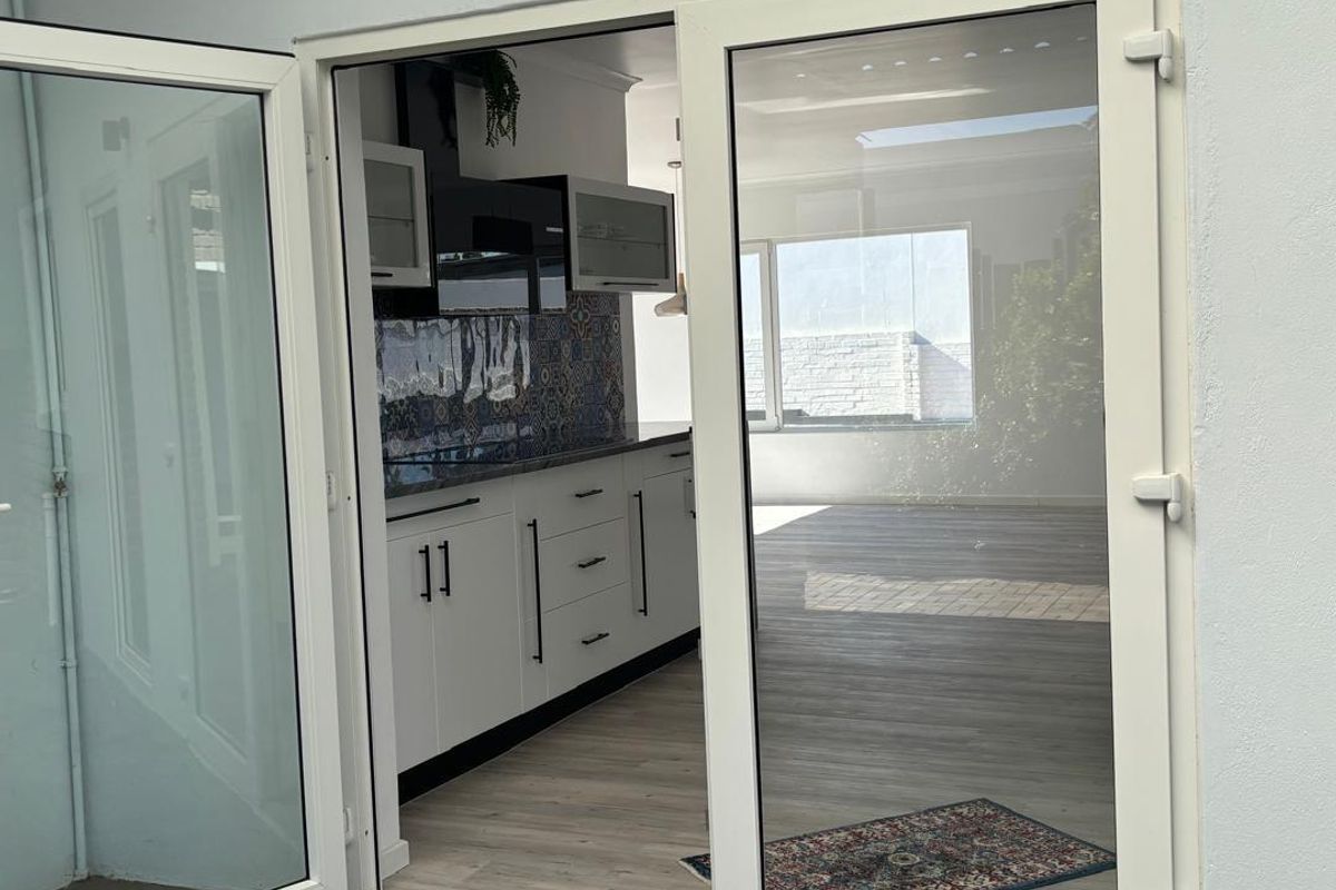 🏡 Exclusive 3 Bedroom Family Home with Separate Flat for sale in Vineta, Swakopmund. - Photo 3