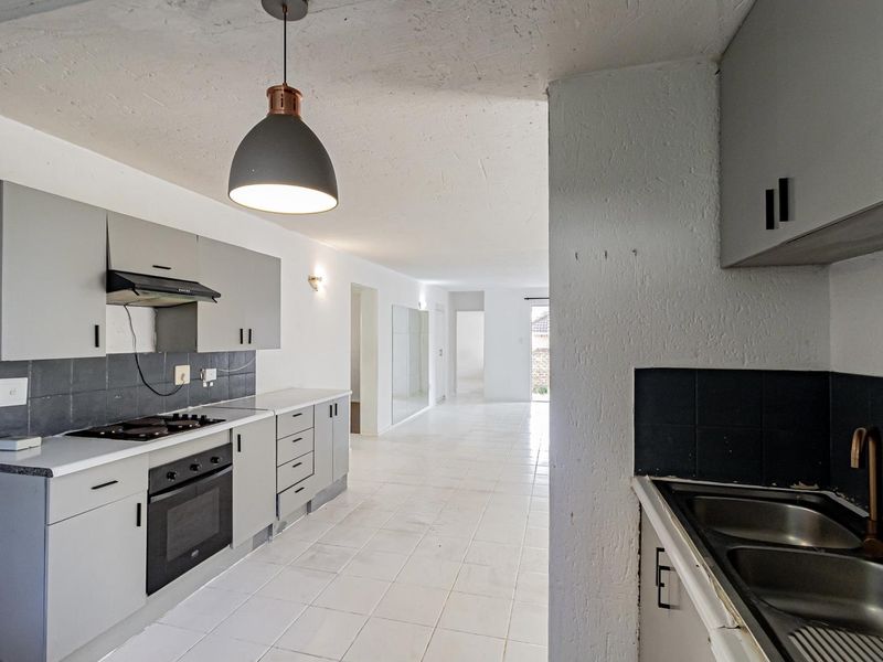 A 4 bedroom House for Sale - Photo 6