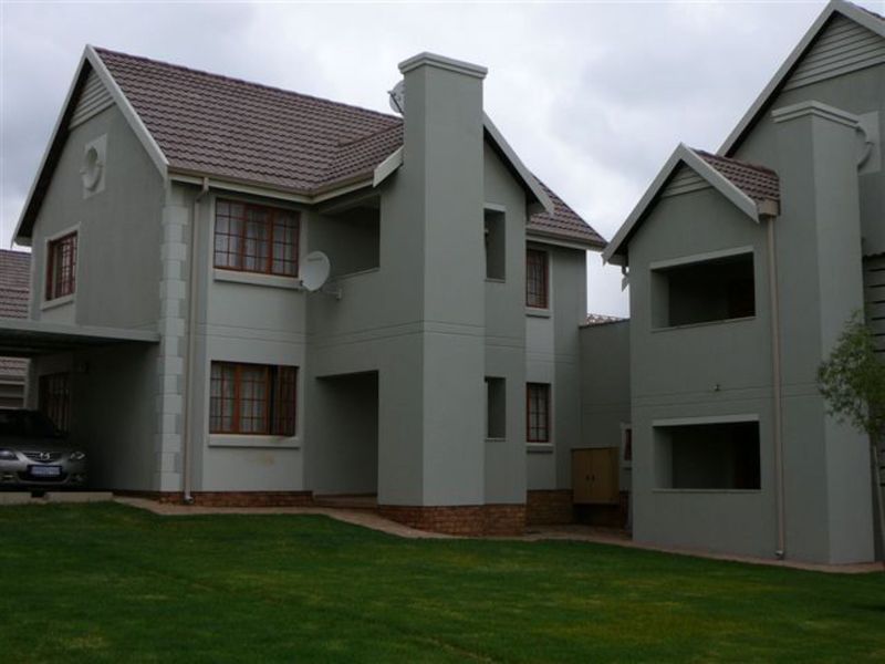 Ground floor unit with Double garage. - Photo 8