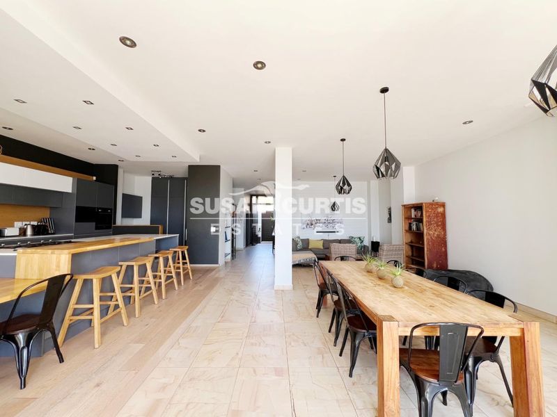 Stunning Beachfront Modern Home - Photo 4